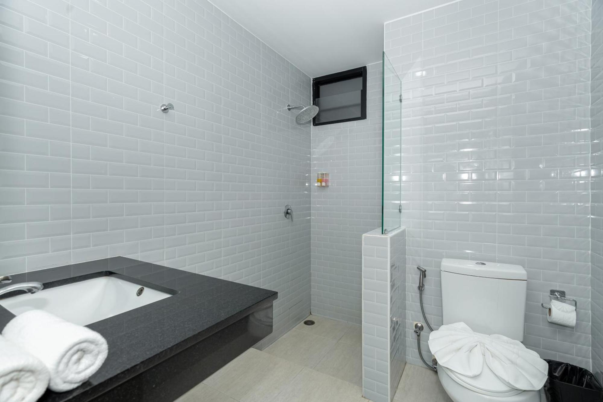 Anchan Boutique Hotel- Sha Plus Чалонг Екстериор снимка